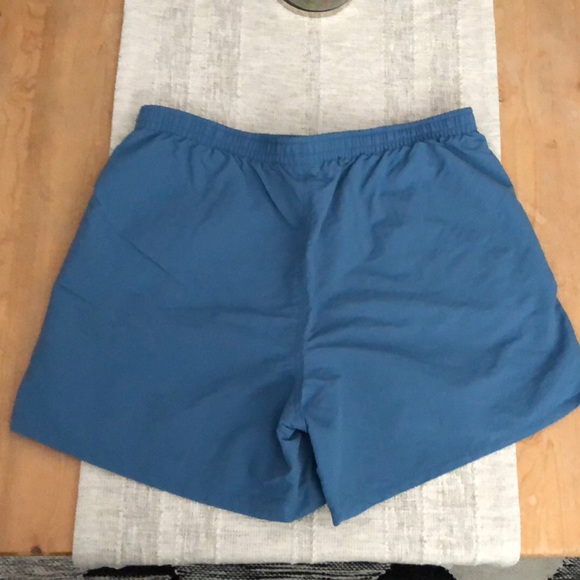 Patagonia Women 5” Baggies size Medium - Picture 4 of 4